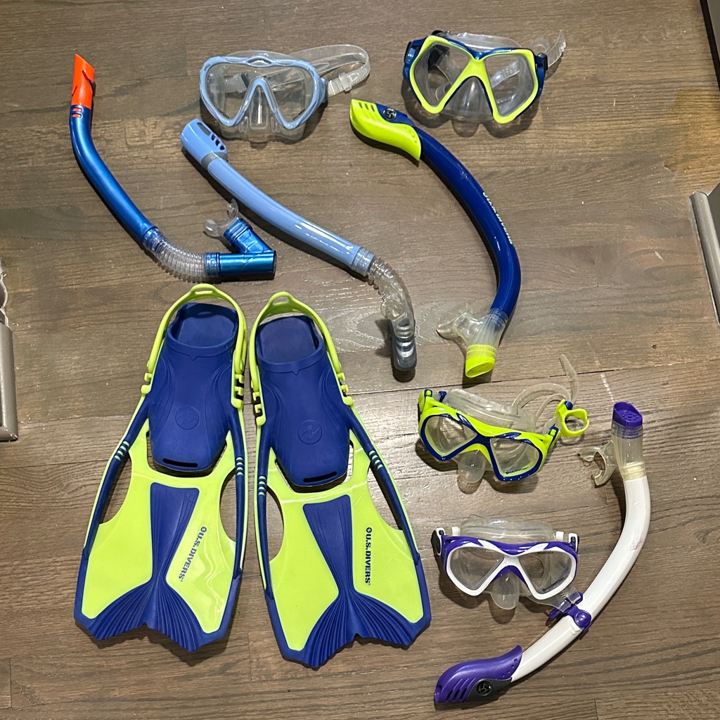 Snorkeling Gear Set With Fins And Masks